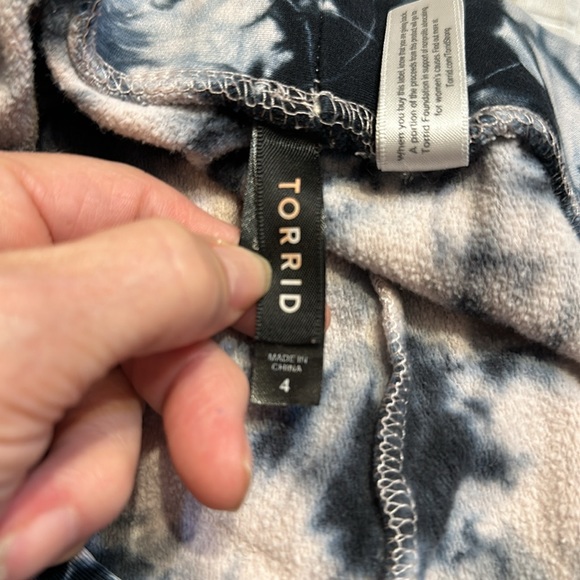 Women’s Torrid Tie Dyed Leggings. Size 4X - Picture 3 of 5